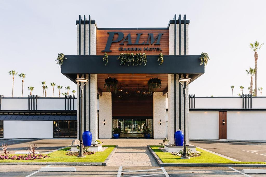 טאוזנד אוקס Palm Garden Hotel מראה חיצוני תמונה